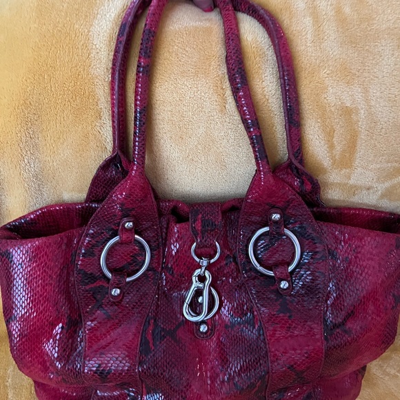 Red Handbag - Picture 2 of 7